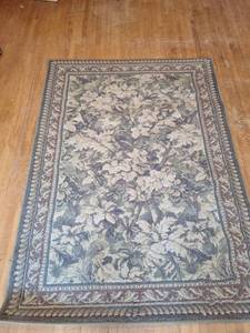 lot 156 image: Floral Pattern Area Rug with Border Approx 4 x 5