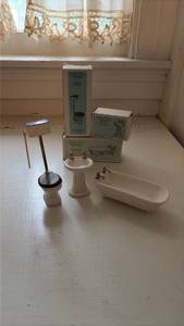 lot 162 image: Reevesline Dollhouse Bathroom Furniture Set Victorian Style