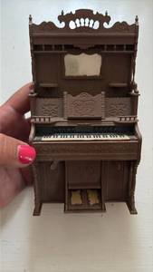 lot 165 image: Chrysnbon F-220 Miniature Organ