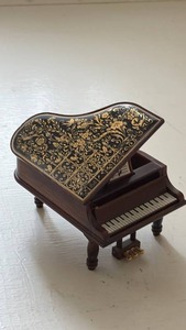 lot 169 image: Miniature Grand Piano Music Box with Decorative Lid