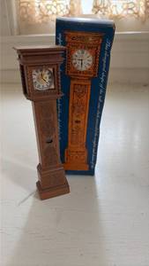 lot 175 image: Smithshire Miniature Grandfather Clock with Original Packaging