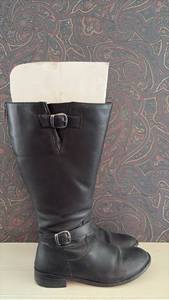 lot 186 image: Ladies Black Knee-High Boots with Buckle Straps and Back Decorative & Side Functional Zippers Size 7
