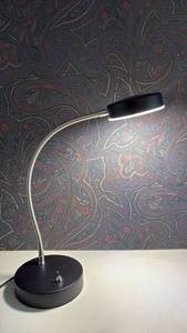 lot 195 image: LED Gooseneck Desk Lamp with Toggle Style onoff on Weighted Base