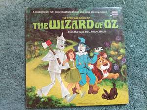 lot 223 image: The Story and Songs of The Wizard of Oz Picture Pages and Record