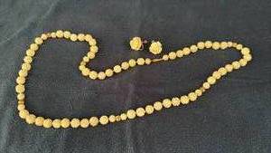 lot 266 image: Vintage Celluloid Carved Roses Bead Necklace with Matching Earrings