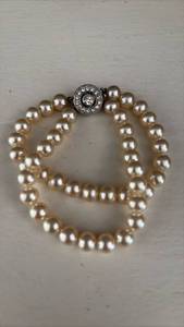 lot 273 image: Pearl Beaded Bracelet with Crystal Rhinestone Clasp