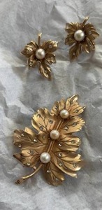 lot 304 image: vintage Coro figural brooch and earring set featuring gold-tone metal leaves, faux pearls, and small rhinestone accents.