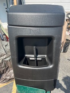 lot 28 image: Washing Station W Window Squeegee & Towel Dispenser Top - Add to your garage Workshop for Easy cleaning Convenience