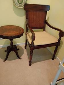 lot 915 image: 2-Piece Furniture Set Rattan Armchair  and Pedestal Table.   Table top needs repaired.    See pictures.   Table 24 x 19