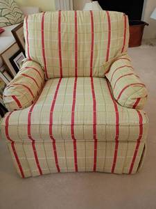 lot 918 image: C.R. Laine Furniture Upholstered Chair