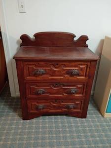 lot 929 image: Vintage Side Table with 3 Drawers.   Located in basement.   34.5 x 30 x 15