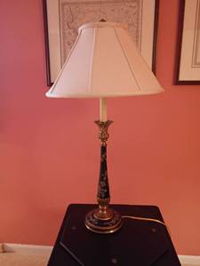 lot 941 image: 32in. Table Lamp.  Located upstairs