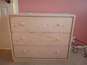 lot 945 image: White Chest of Drawers.  3 Drawers.  Needs slight repair.  Located upstairs.  29 x 34 x 17.5