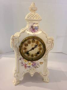 lot 1001 image: Antique Ansonia Royal Bonn 503 porcelain mantle clock