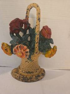 lot 1009 image: Antique floral cast iron doorstop, 9.5in tall