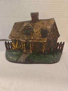 lot 1010 image: Cast iron doorstop 5 in tall