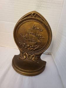 lot 1011 image: Antique cast iron bookend sailboat, only one 5.5 in tall