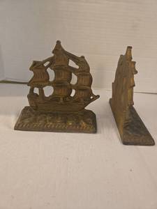 lot 1012 image: Wilton Cast iron bookends, sailboats 6 in tall