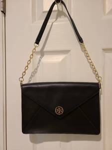 lot 1029 image: Tory Burch Black Envelope Shoulder Bag Gold Chain Strap