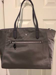lot 1032 image: Michael Kors Tote Bag Dark Gray with Black Handles and Zipper Pocket, tags still on