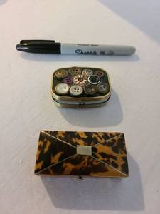 lot 1039 image: Antique tortoiseshell stamp box and vintage style pill box decorated wiith buttons