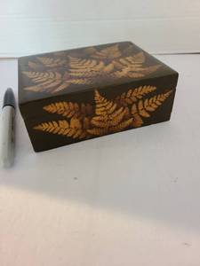 lot 1041 image: Antique Mauchline Fernware Wooden Trinket Box