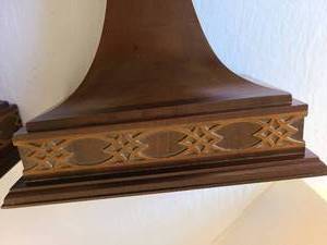 lot 1054 image: Pair of matching walnut hanging wall shells, 14in tall  x 12in wide