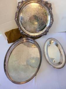 lot 1072 image: Silverplate trays