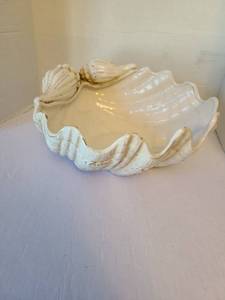 lot 1079 image: Ceramic seashell bowl, 12in diam.