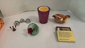 lot 1112 image: Candle and Assorted Home Decor