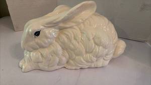 lot 1124 image: Ceramic Rabbit