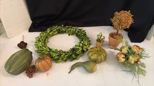 lot 1137 image: Decorative Faux Plants and Florals Lot