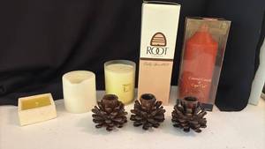 lot 1138 image: Pinecone Candle Holders and Candles