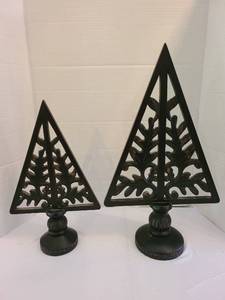lot 1154 image: Pair of Decorative Tree-Shaped  Filigree Design Pieces, taller is 18in