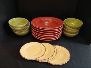 lot 1205 image: Williams-Sonoma and other Dinnerware, Bowls, Plates Dishes