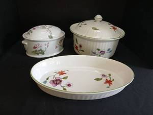 lot 1207 image: Fine Oven China Astey Porcelain Cookware Set with Floral Decoration 3 Pieces