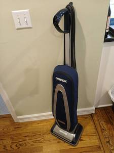 lot 1235 image: Oreck SDC60 Upright Vacuum Cleaner 120V