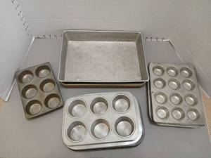 lot 1238 image: Baking Pan and muffin pand varieties  of sizes