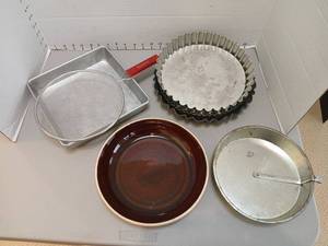 lot 1240 image: Baking Pans  Assorted Sizes