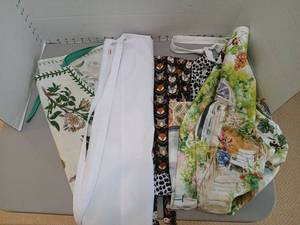 lot 1243 image: Lots of apron