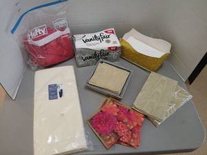 lot 1246 image: Lot of Paper Napkins with napkin  holder