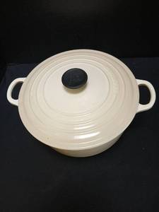 lot 1308 image: Le Creuset Round Dutch Oven with lid