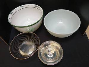 lot 1313 image: Lot of bowls