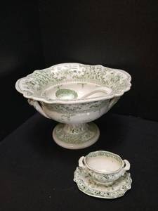lot 1317 image: Porcelain Footed Bowl and Handled Dish Set Green Floral Decoration