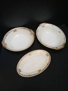 lot 1318 image: Meito China Goldmar  Serving Dishes with Gold Trim and Handles