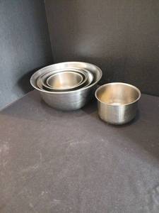 lot 1331 image: Stainless Steel Mixing Bowls Nesting Set 5 Piece