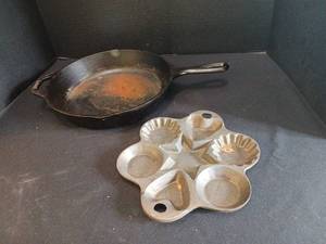 lot 1338 image: Lodge Cast Iron Cookware Lot and  Pan