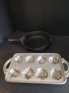 lot 1339 image: Cast Iron Skillet and John Wright harvest muffin cast iron pan