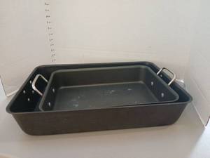 lot 1340 image: Calphalon Outdoor Essentials Roasting Pans with Handles and griddle