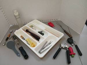 lot 1364 image: Miscellaneous kitchen tools and Organizer Tray